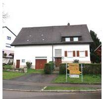 Ein- bis Zweifamilienhaus mit Garage, großer Scheune und gemütlichen Garten - Schömberg Schörzingen