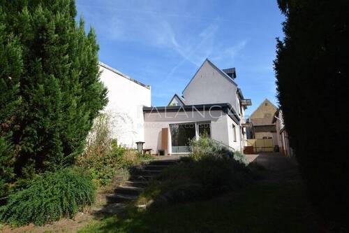Hausansicht Gartenseite - Einfamilienhaus mit 135,00 m² in Budenheim zur Miete