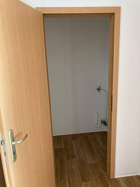 Abstellraum mit Waschmaschinenanschluss - 