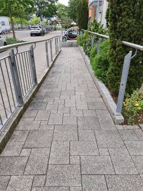 Stufenfreier Zugang zum Laden - 