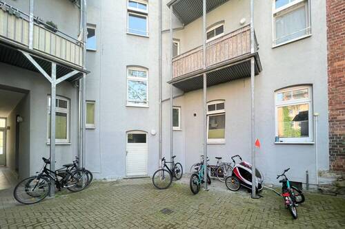 Innenhof mit Balkonanlage - 