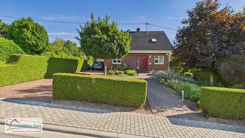 Frontansicht - 5 Zimmer Einfamilienhaus in Perl