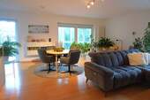 Wohn-/Esszimmer - 