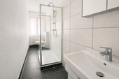 Bad mit Dusche - 