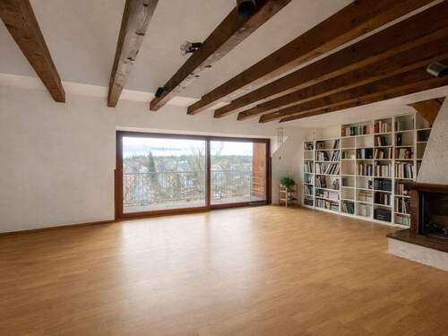 Lichtdurchfluteter Wohn/Essbereich mit Kamin - 3 Zimmer Etagenwohnung in München