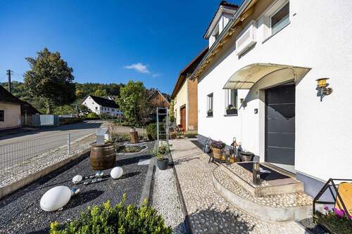 Bild 2 - 5 Zimmer Doppelhaushälfte zum Kaufen in Tengen