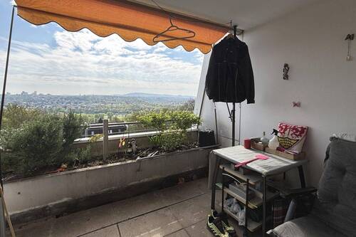 Blick vom Balkon - Etagenwohnung mit 80,00 m&sup2; in Stuttgart zum Kaufen