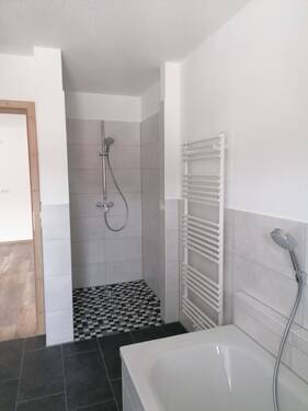 Bad-Dusche - Etagenwohnung mit 85,30 m² in Ronsberg zur Miete