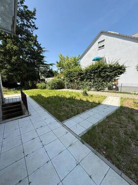 Zugang zum Haus - 5 Zimmer Doppelhaushälfte in Frankfurt am Main