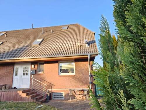 Haus-Ansicht - 5 Zimmer Doppelhaushälfte zur Miete in Petersberg