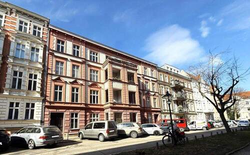 Straßenansicht - Ungestörten Weitblick über die Dächer der Stadt genießen - Ihr Logenplatz im Dachgeschoss - 4. Obergeschoss