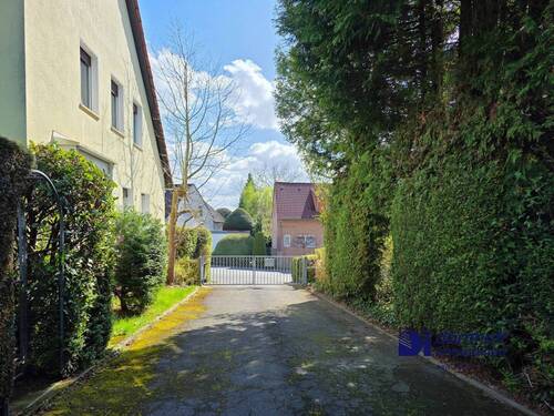 Zufaht zum Grundstück - 