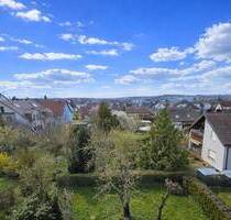 Sonnige DG-Wohnung mit Weitblick vom Balkon und eigenem Carport! - Filderstadt Bonlanden