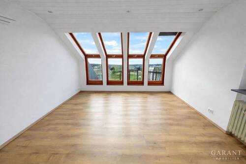 Wohnbereich mit Ausstieg zum Balkon - Etagenwohnung mit 64,00 m&sup2; in Filderstadt zum Kaufen