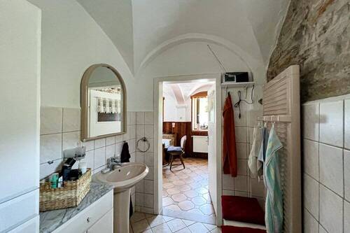 Blick vom Badezimmer in die Küche - 
