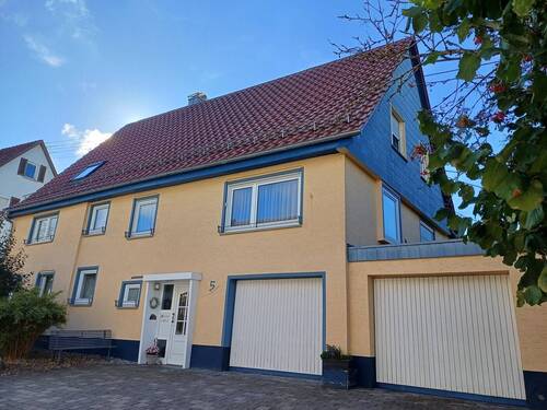 Bild 1 - Großzügiges 2-3 Familienwohnhaus in Tuningen - bezugsfrei!