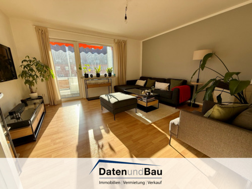 Wonzimmer mit sonnigen Balkon - Schöne sonnige 3 Zi.-Whg mit Balkon in Nürnberg Johannis