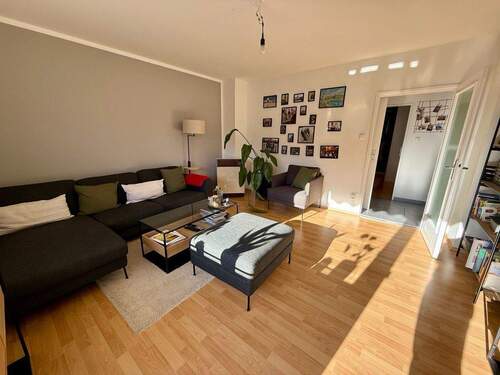 Wohnzimmer - 3 Zimmer Etagenwohnung zur Miete in Nürnberg