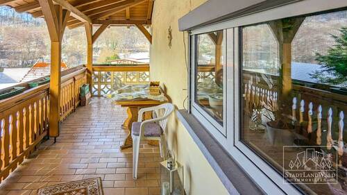 EG - schöner überdachter Balkon - 