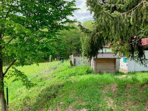 Hinterer Garten mit neuem Gartenhaus.jpeg - 