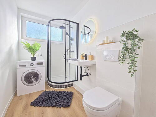 Badezimmer mit Fenster - 