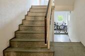 Treppenhaus und Fahrradraum - 