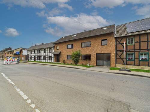 Straßenansicht - 4 Zimmer Etagenwohnung in Weilerswist