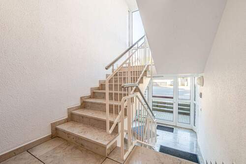 Treppenhaus - Etagenwohnung mit 94,00 m&sup2; in Mülheim an der Ruhr zum Kaufen