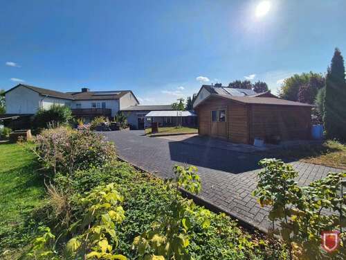 Einfahrt - 9 Zimmer Einfamilienhaus zum Kaufen in Calden