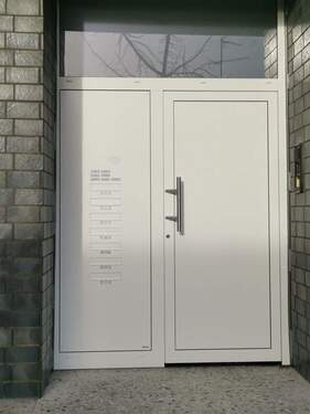 Hauseingangstür - Etagenwohnung mit 116,00 m&sup2; in Duisburg zum Kaufen