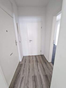 Flur - 2 Zimmer Etagenwohnung zur Miete in Magdeburg