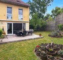 Familienidylle mit grünem Paradies - Reihenendhaus mit Obstgarten in Köln-Volkhoven