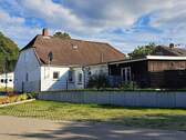 Seitansicht mit Garage und Schuppen.jpg - Mehrfamilienhaus, Wohnhaus zum Kaufen in Schenefeld