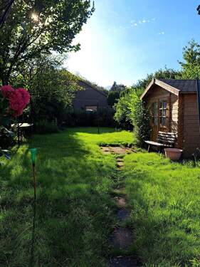 Garten mit Gartenhaus.jpg - 