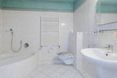 Geräumiges Badezimmer - 