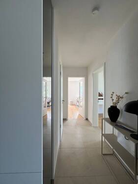 Flur (inkl. maßgefertigter Garderobe) - 