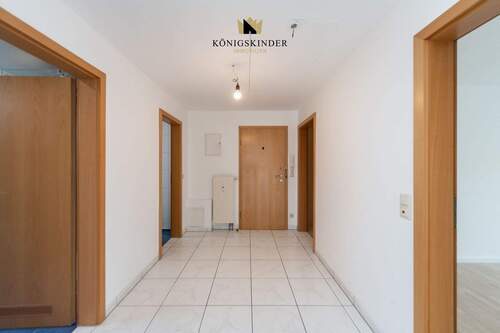 Flur - Etagenwohnung mit 82,80 m&sup2; in Markgröningen zum Kaufen