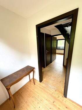 Eingangsbereich - 4 Zimmer Mehrfamilienhaus, Wohnhaus zur Miete in Bad Soden