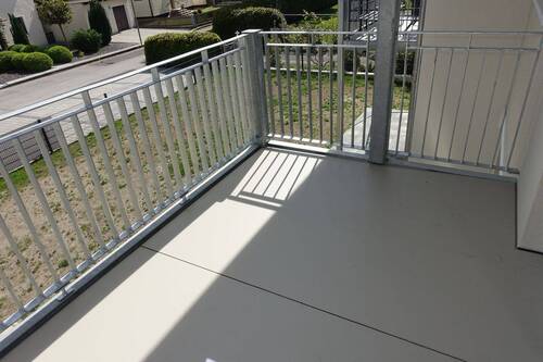 WE 4 Balkon - WE 4: Luxuriöse 3-Zi.-NEUBAU-Wohnung mit Balkon, Glasfaser u. innovativem Energiekonzept