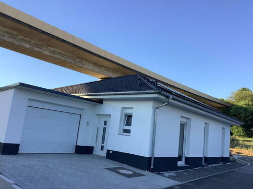 Bild 1 - In einer ruhige Lage vermietet sich ein Bungalow mit einem großen Garten