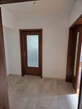 Innenflur - Etagenwohnung mit 119,50 m&sup2; in Karben zur Miete