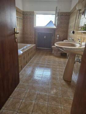 Eingang zum Bad, WC, Dusche - 