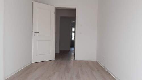 Schlafzimmer Zugang Ankleide.jpg - 