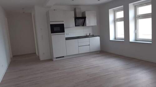 Wohnraum mit Küche.jpg - 2 Zimmer Etagenwohnung in Chemnitz