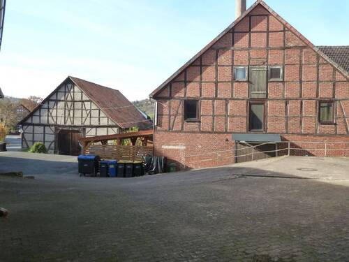 Wohnhaus - 9 Zimmer Mehrfamilienhaus, Wohnhaus zum Kaufen in Halle