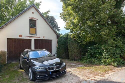 Doppelgarage & Stellplätze - 