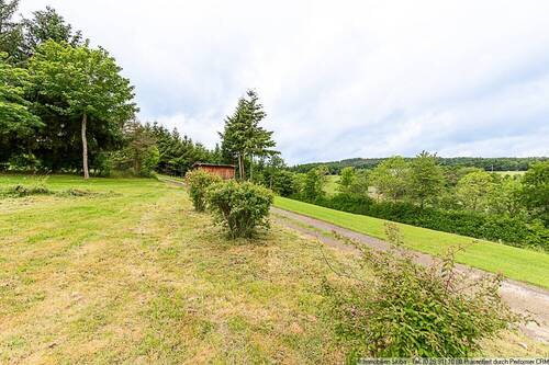 Waldweg am Grundstücksende - 