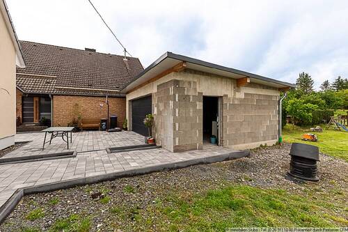 Garage mit Seiteneingang - 