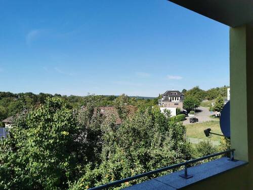 Ausblick vom Balkon - 3 Zimmer Etagenwohnung zur Miete in Keltern