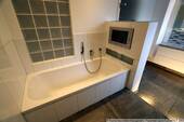 Hochwertiges Bad mit TV - 